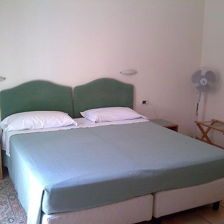 Hotel Pescetto Albenga Luaran gambar