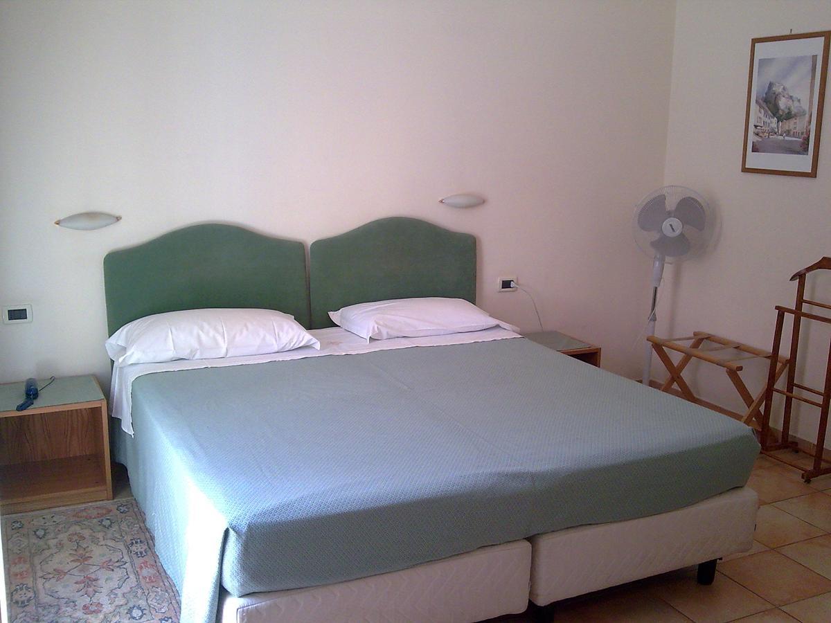 Hotel Pescetto Albenga Luaran gambar